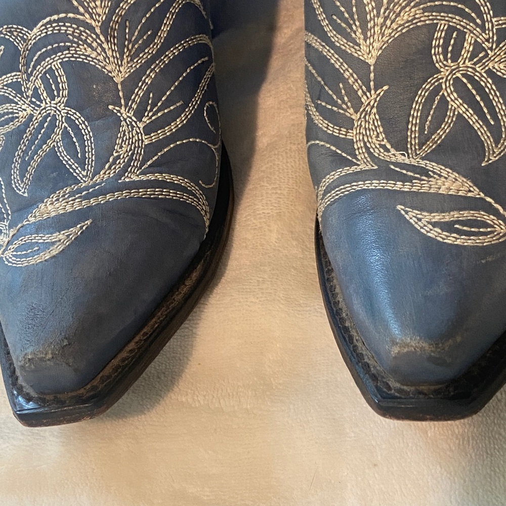 Gorgeous 😍 Dan Post Ladies Blue Cowboy Boots with White Embroidery Size 7 or 7.5 - Picture 15 of 16